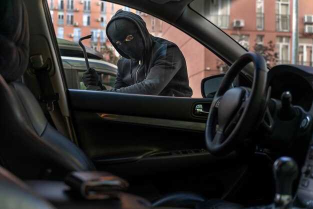 Багажник: тайные ячейки в задней полке и полу