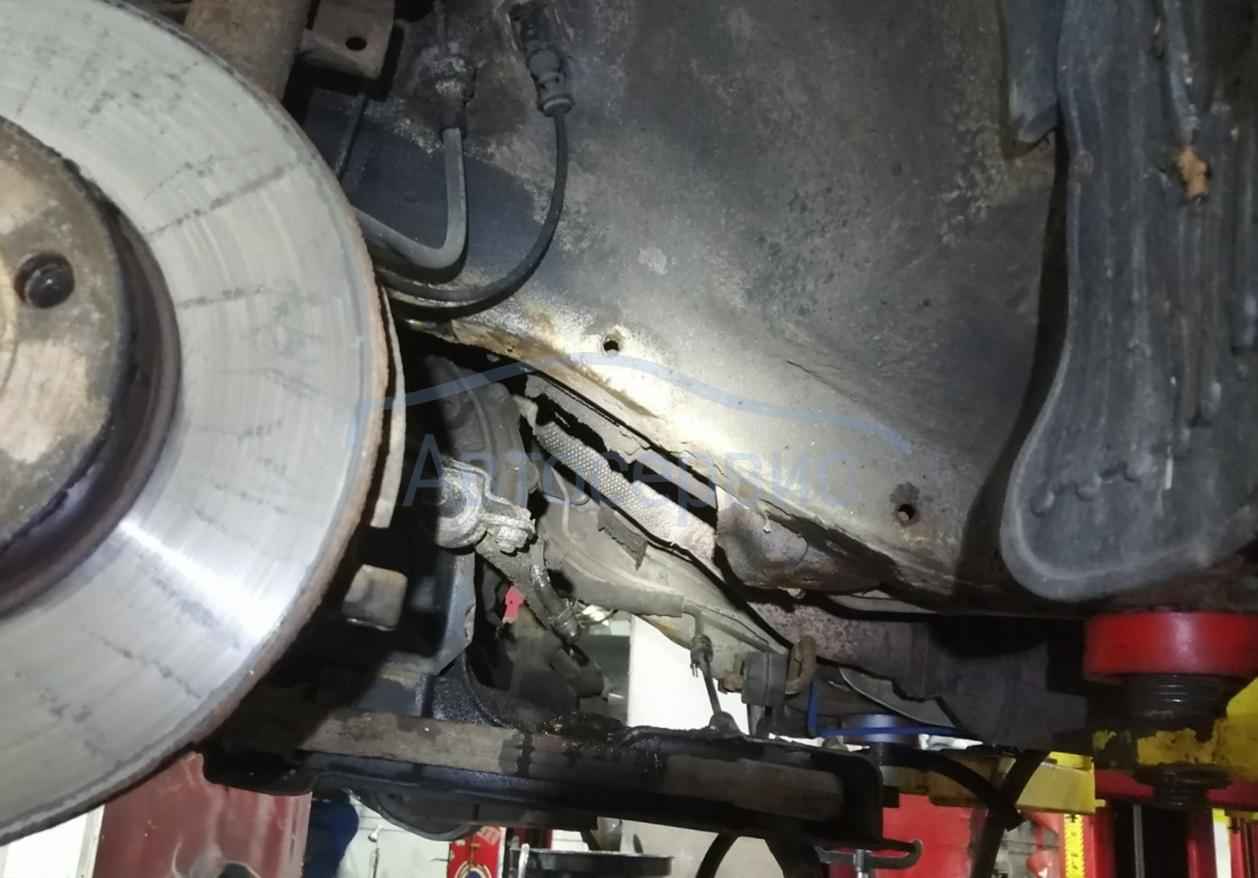 Ford Galaxy в процессе ремонта ходовой части